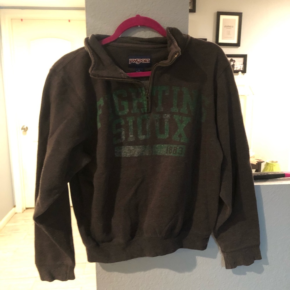 Fighting Sioux sweater size small